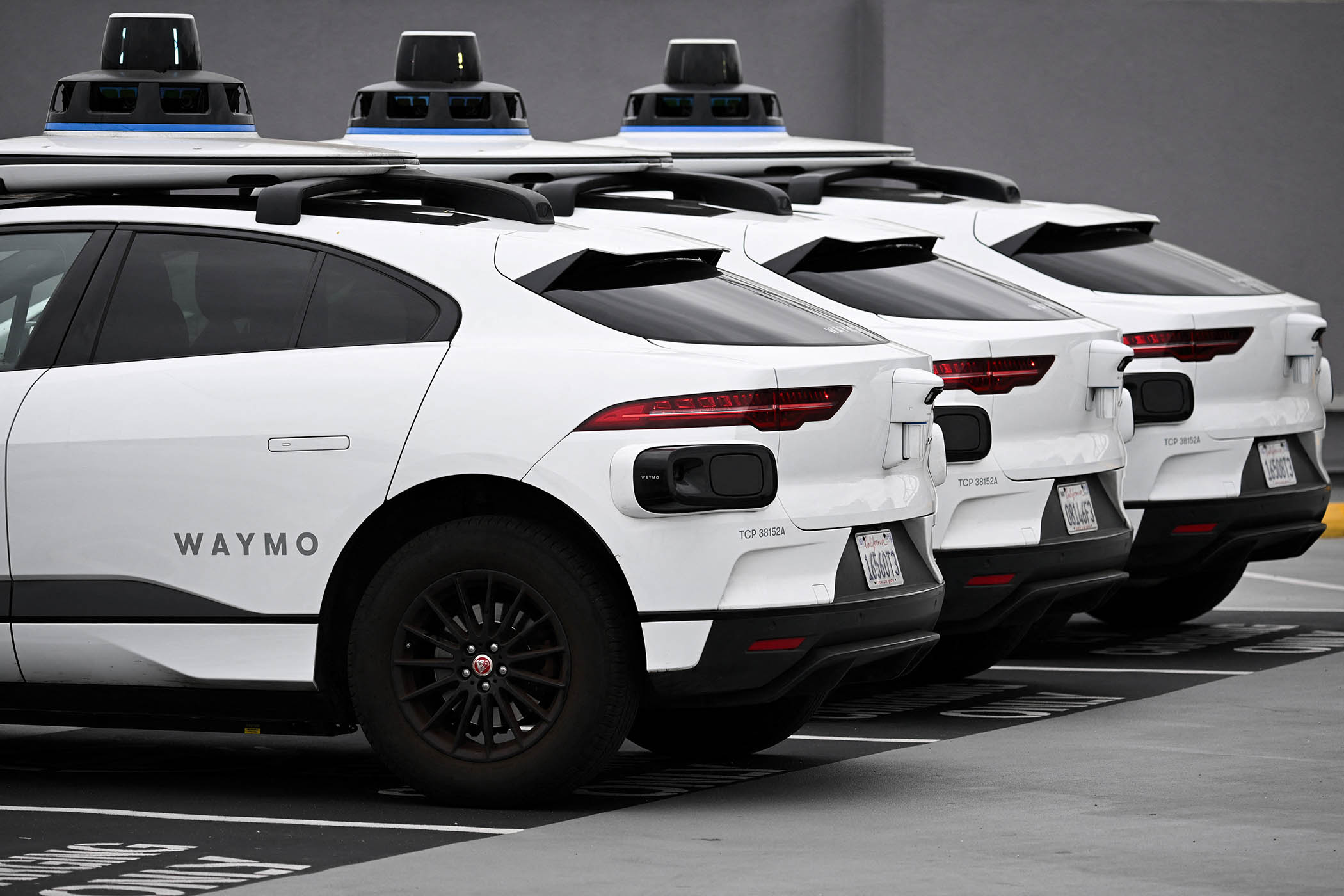 Driverless cars compete to rule London streets