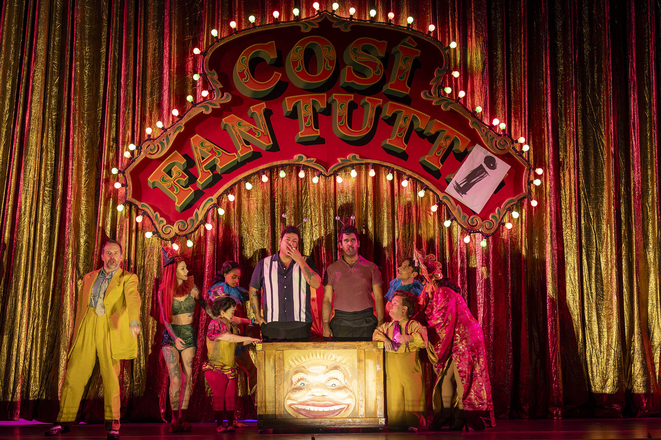 Così fan tutte on Coney Island is a carnival of mischief and mania