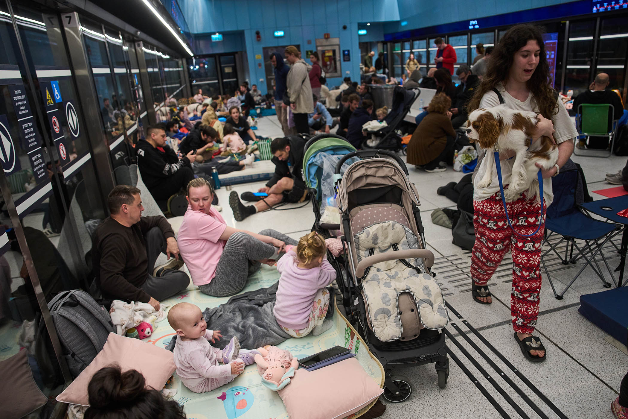 Israelis head from synagogues to bomb shelters